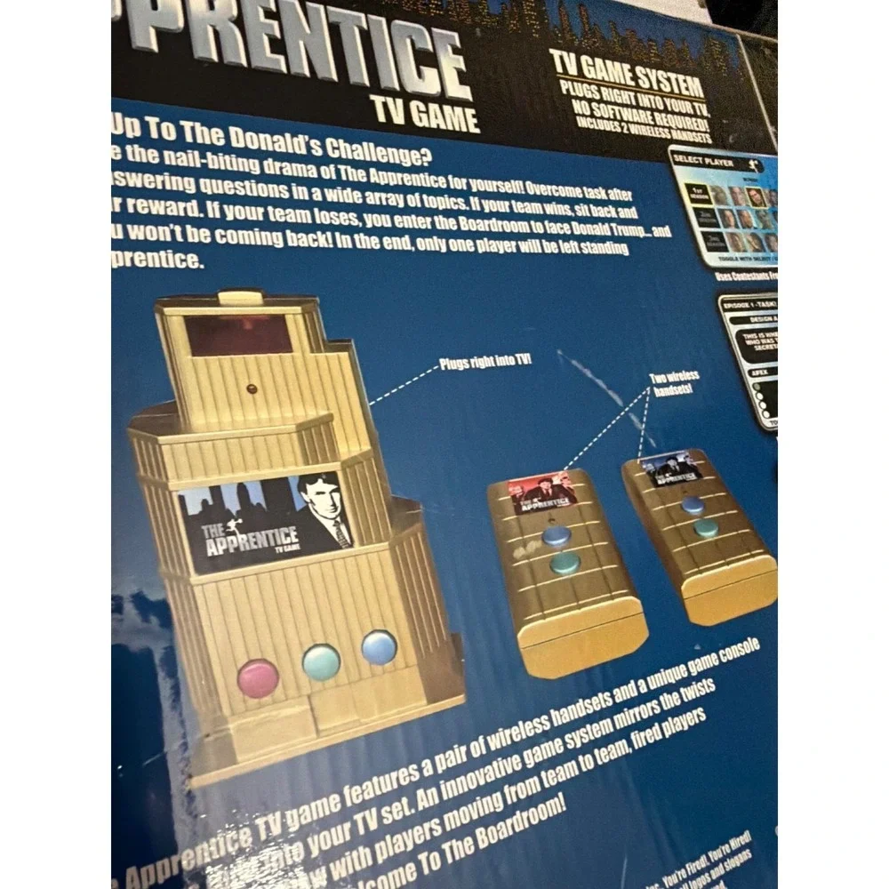 NIP 2005 The Apprentice Fired TV Game System Senario With 2 Wireless Handsets